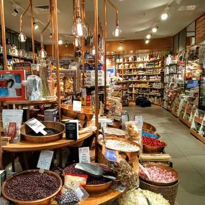 Sir James Global Food Store restaurant