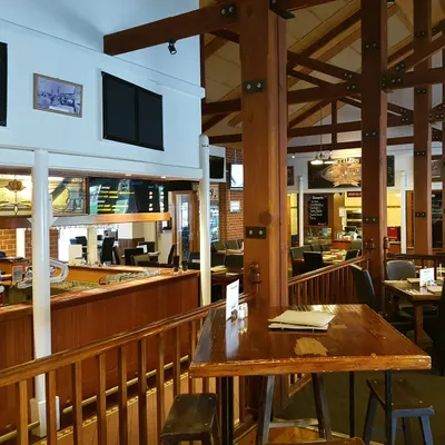 Edwards Tavern restaurant