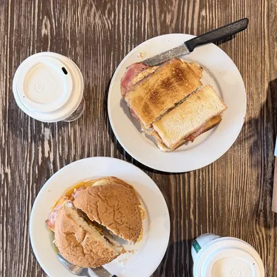 Bella Gina Cafe restaurant