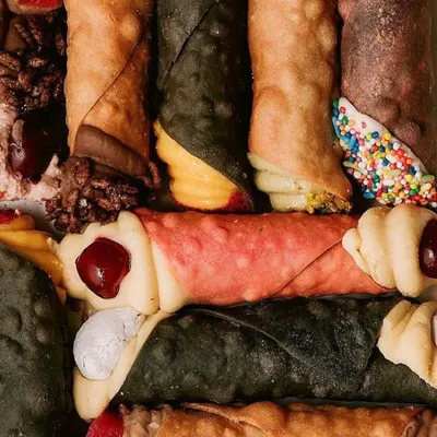 EAT CANNOLI restaurant