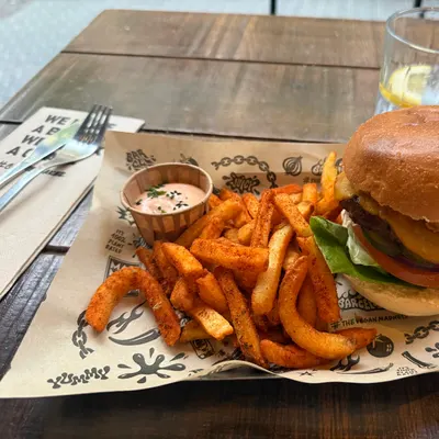 Mad Mad Vegan Barcelona restaurant