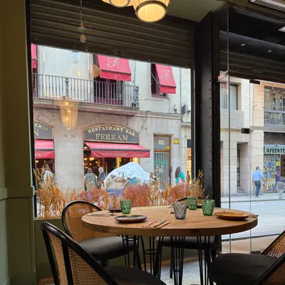 VELADA - Tapas Plant-Based y Cócteles en Barcelona restaurant