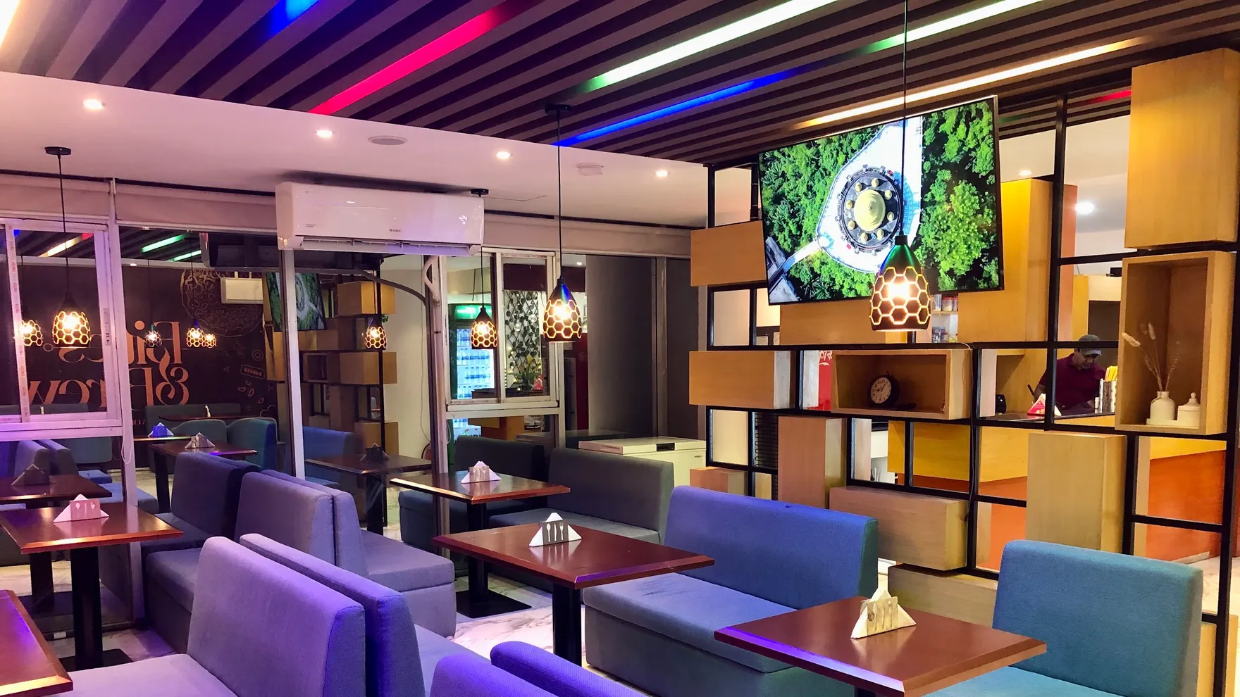 Bites & Brew restaurant in Golden Plaza