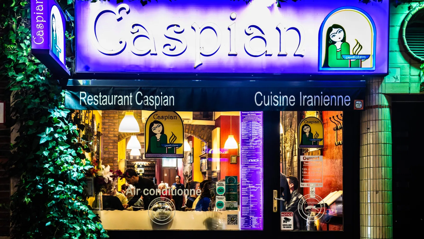 Caspian restaurant in Rue de la Violette 26
