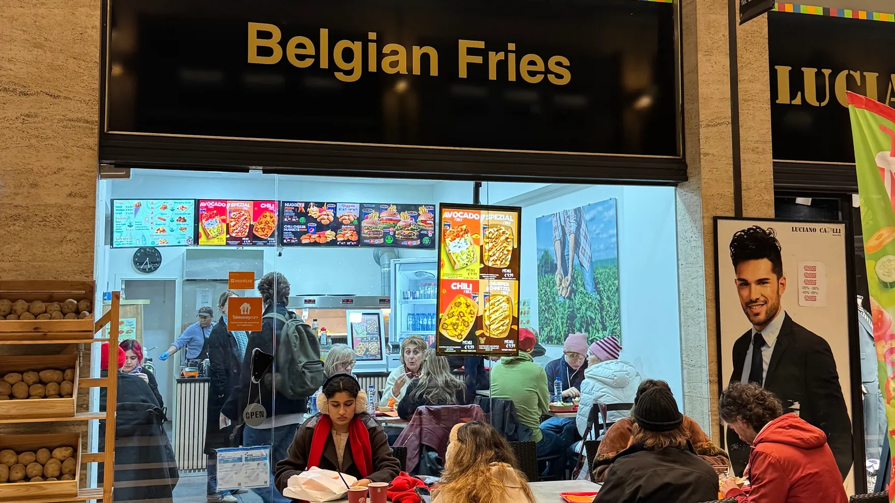 Fries and More Pure Vegetarian - Vegan Fastfood @ Brussels restaurant in Ravensteingalerij 9