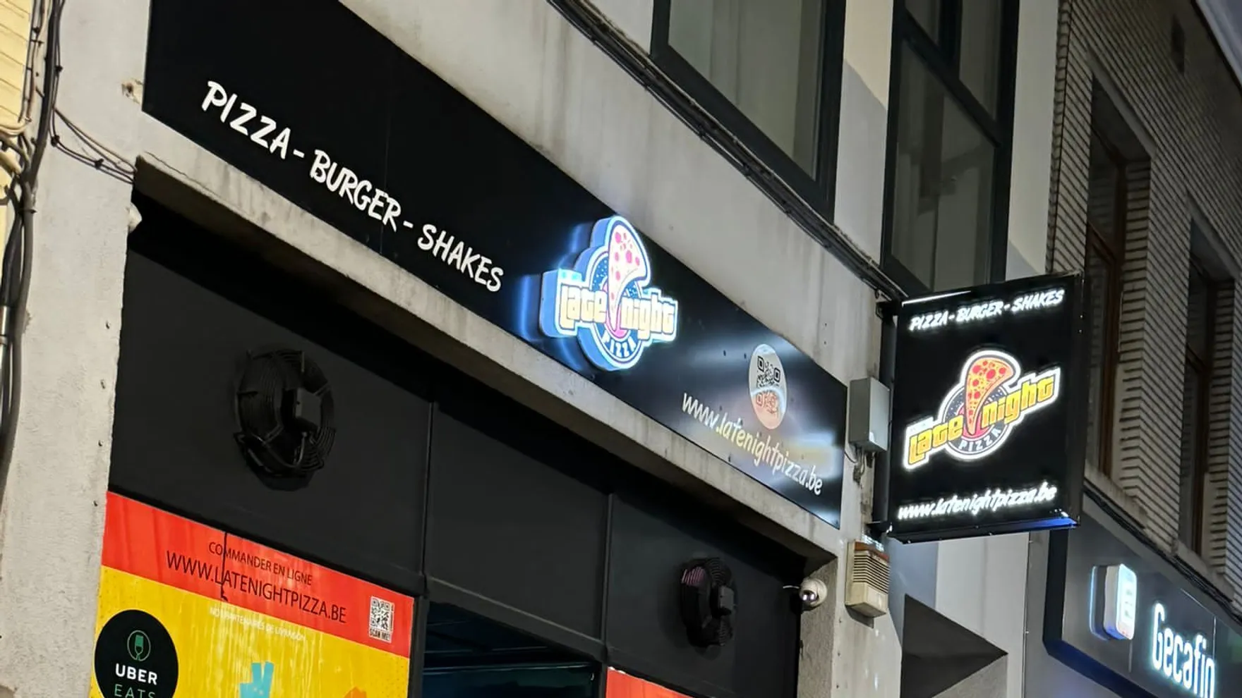 Late Night Pizza & Burgers | Halal Pizza & Smash Burgers Brussels restaurant in Rue de la Commune 70