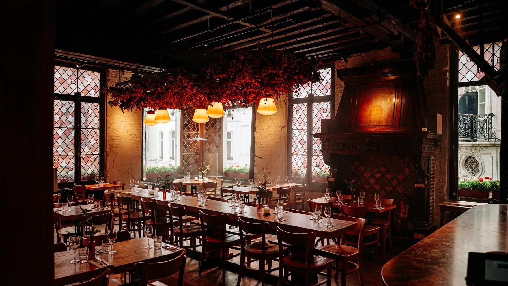 Manneken Pis Café restaurant in Rue des Grands Carmes 31