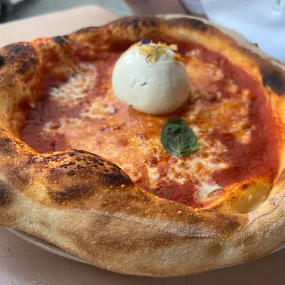 Lovebirds - Contemporary Pizza restaurant
