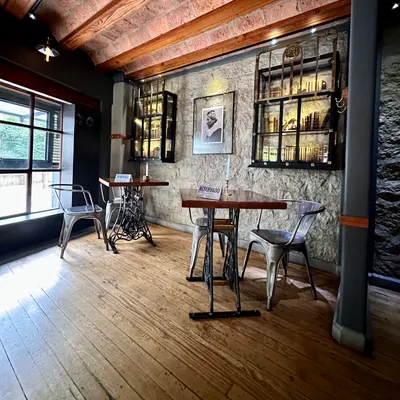 Hb Bronze Coffeebar restaurant