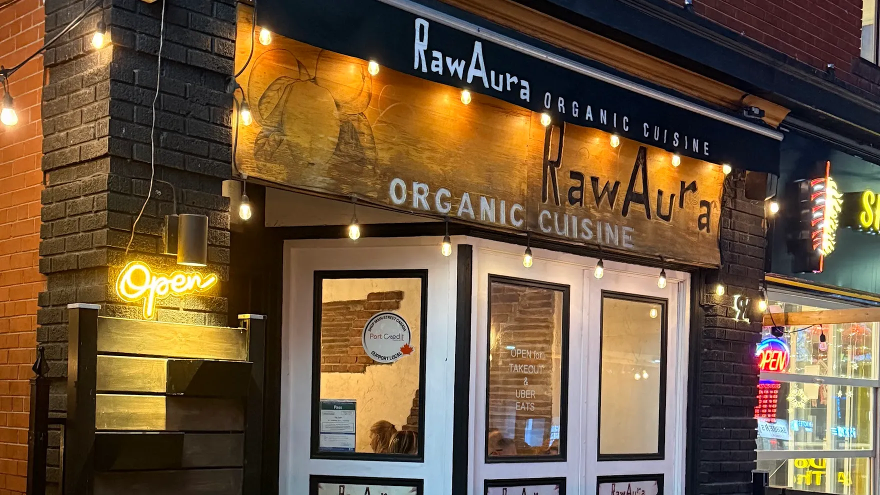Raw Aura Organic Cuisine restaurant in Mississauga