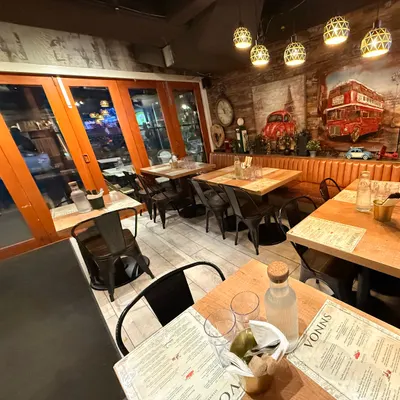 Vonns | Smash Burgers | Philly Cheesesteak | Hot Chicken | Birria Tacos restaurant