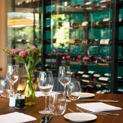 Leafs restaurant