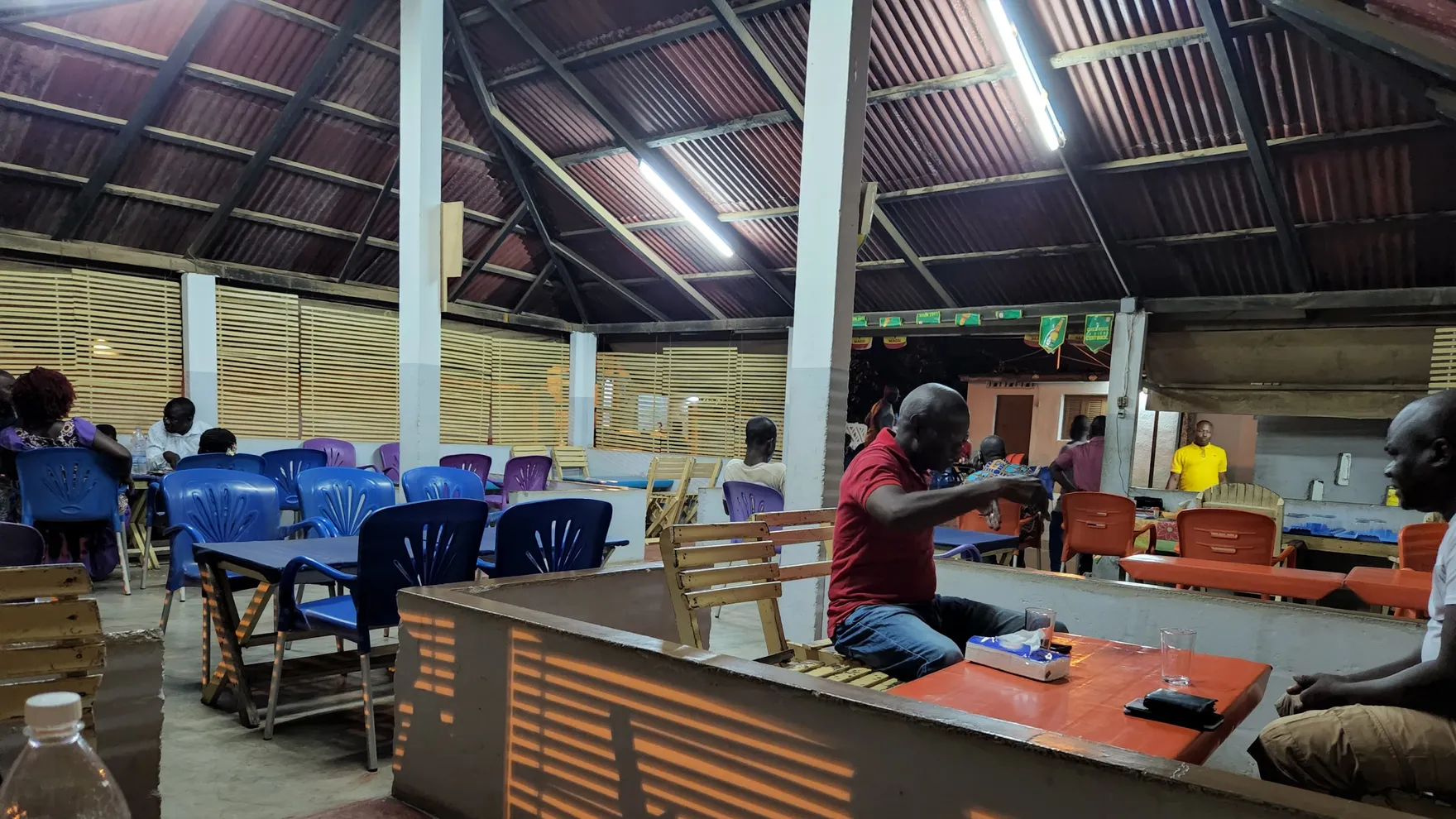 Maquis Anouanzè restaurant in Bouaké