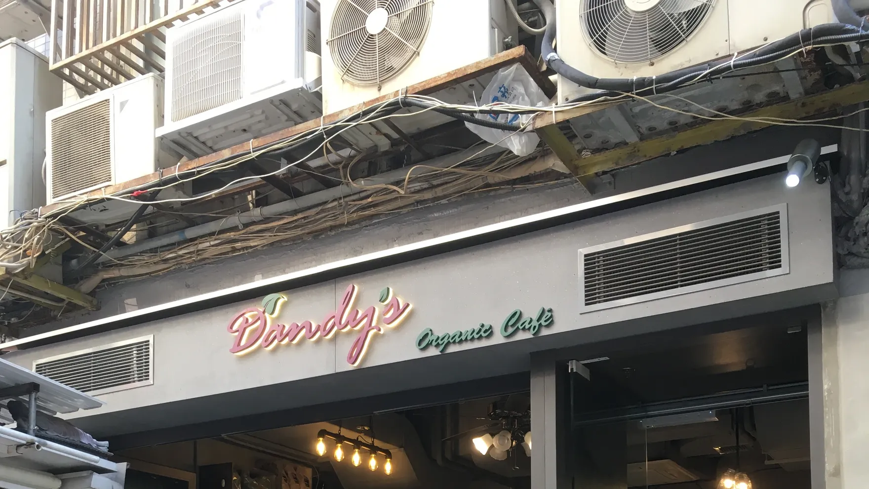 Dandy's Organic Cafe restaurant in 32 Upper Lascar Row