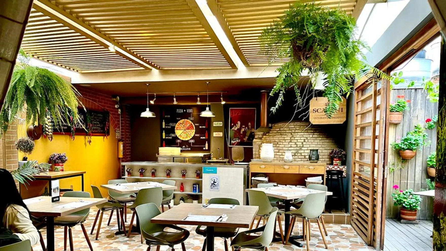 18 Scalini restaurant in Cra. 9 #70-41