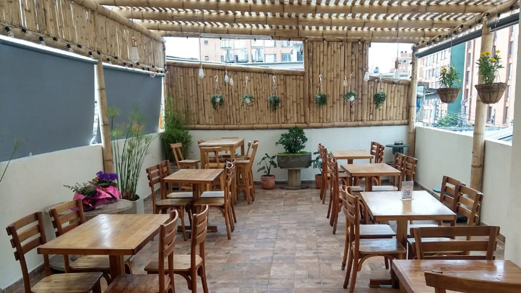 Maha Vegan Food restaurant in Cra. 8 # 45-87 piso 2