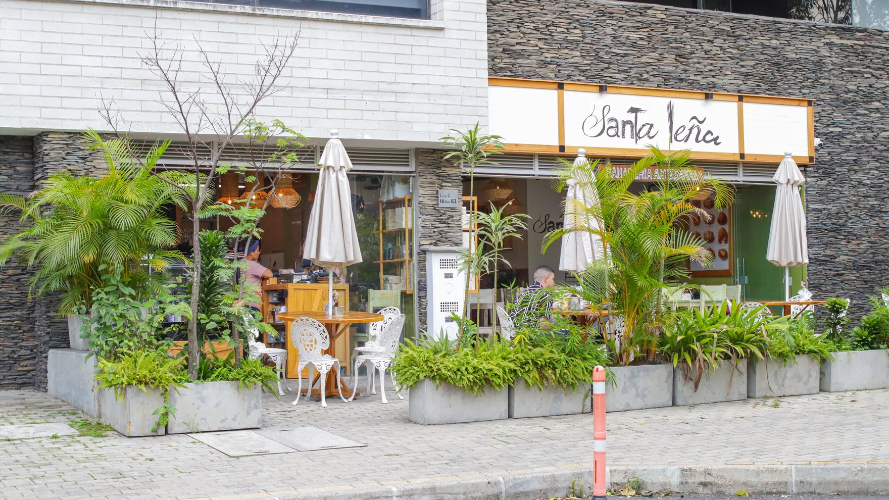 Santa Leña Ed. Plex Corporativo restaurant in Antioquia