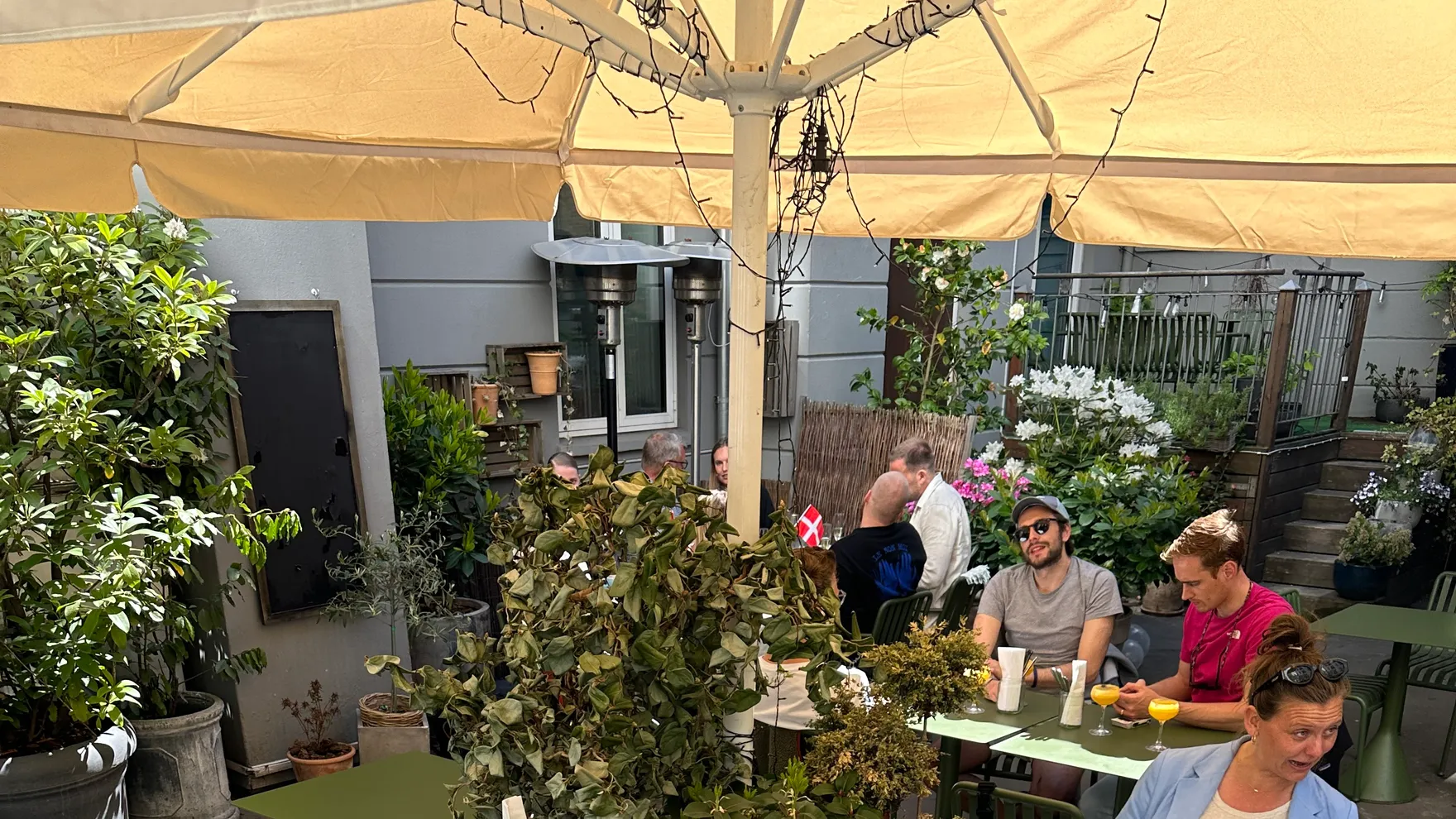 Ø12 Coffee & Eatery restaurant in København V