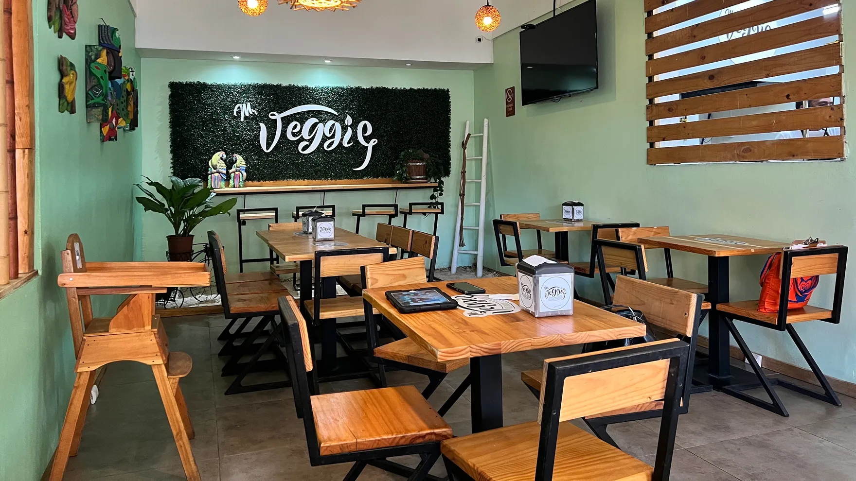 Mr.Veggie restaurant in Saprissa