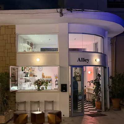 Alley restaurant