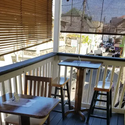 fresh & natural cafe restaurant