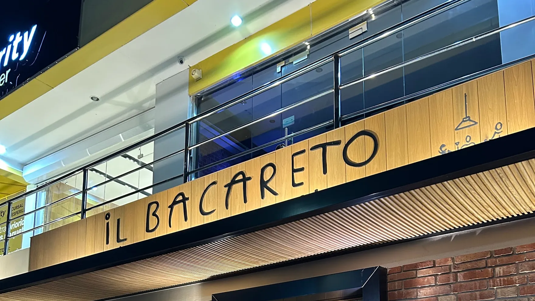 Il Bacareto restaurant in Av Simón Bolívar 219