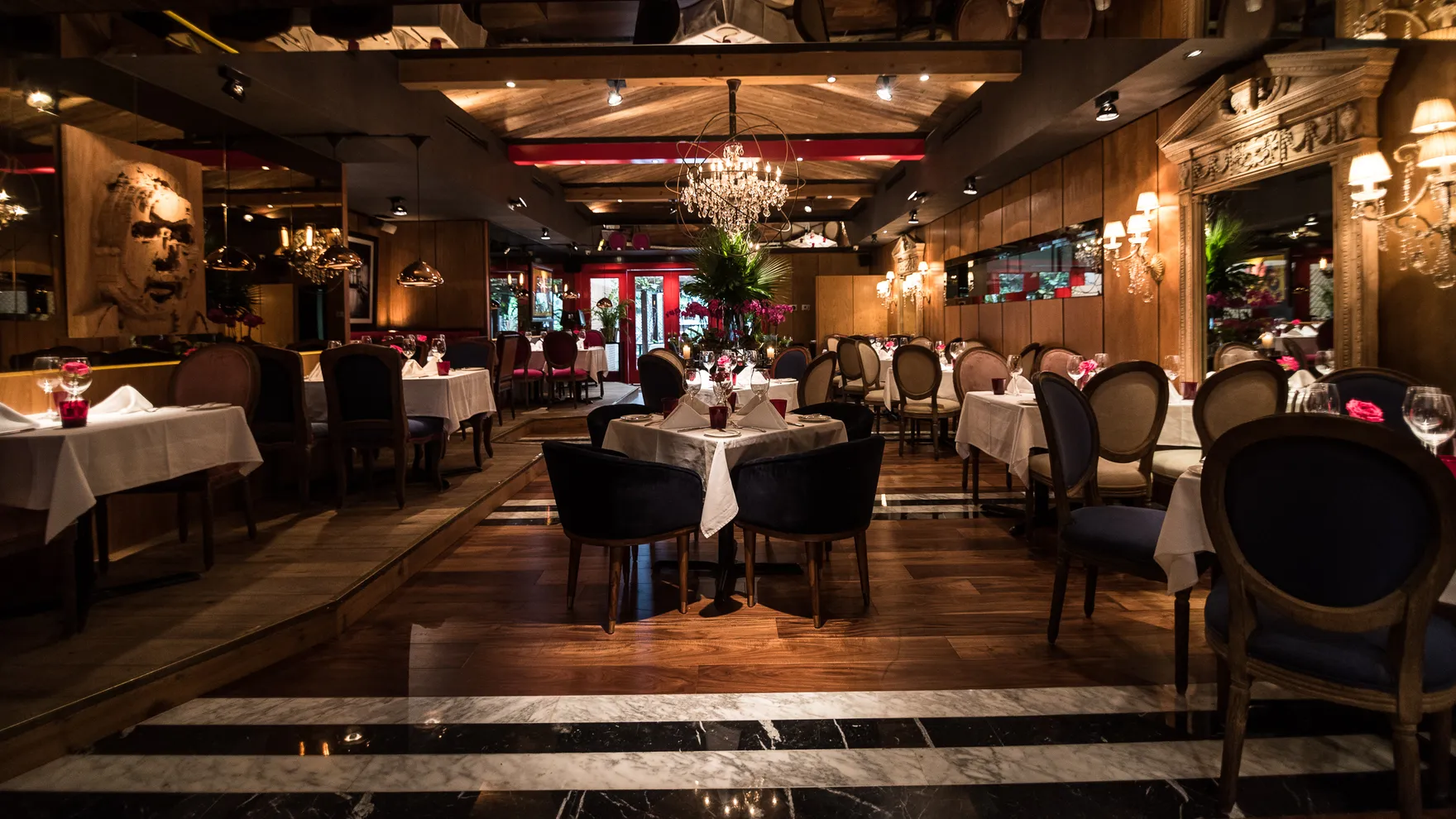 La Cassina restaurant in Av. Roberto Pastoriza 504