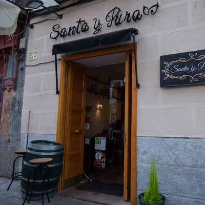 Santa y pura Vegan Bar restaurant
