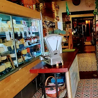 El Librero Tapas Y Quesos restaurant