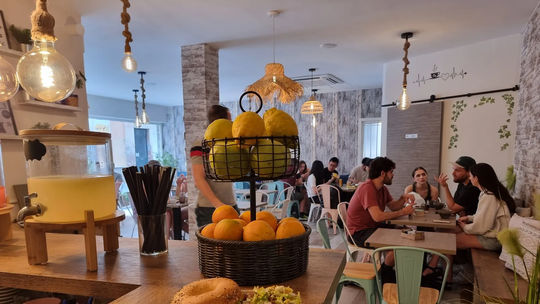 MOKAMBO Alfalfa restaurant in Casco Antiguo