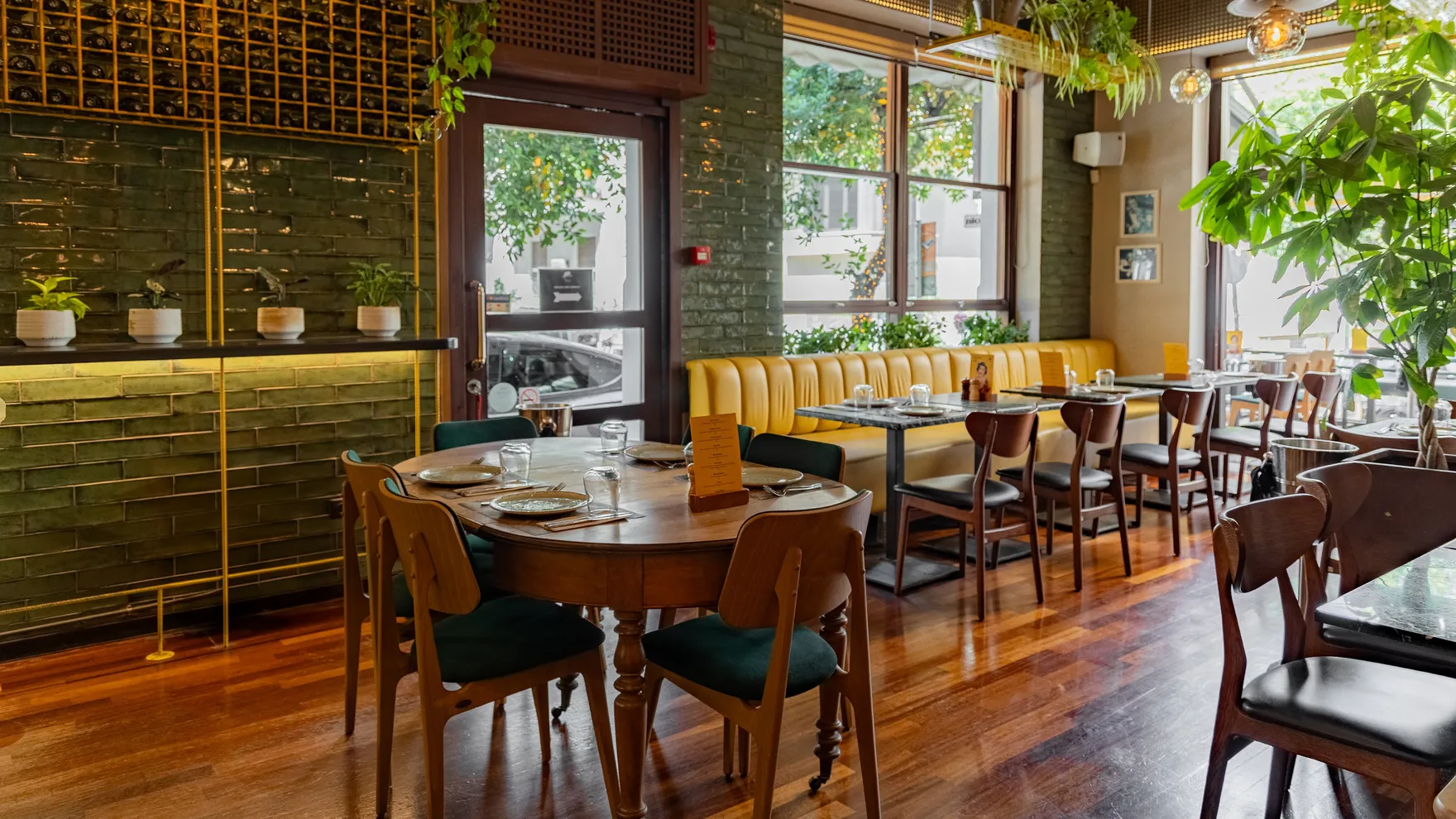 Frankie restaurant in Skoufa 42