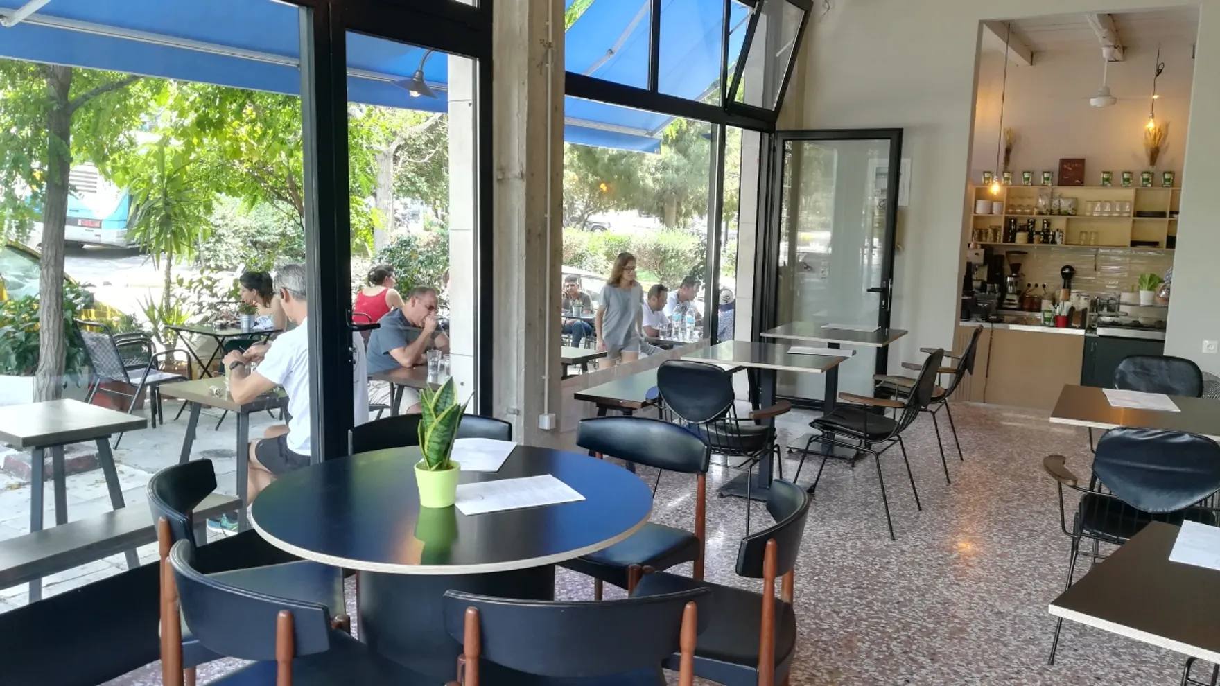 Veganaki restaurant in Athanasiou Diakou 38 (38