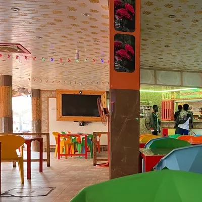 Lá Rosa Restaurant مطعم لبناني عربي restaurant