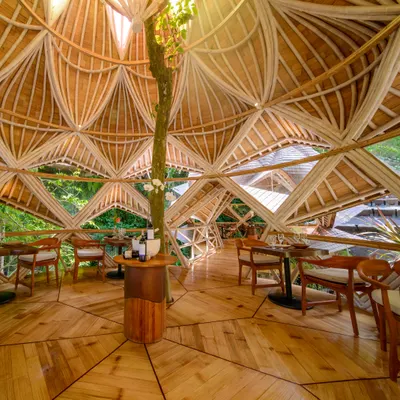 E.A.R.T.H Restaurant & Lounge restaurant