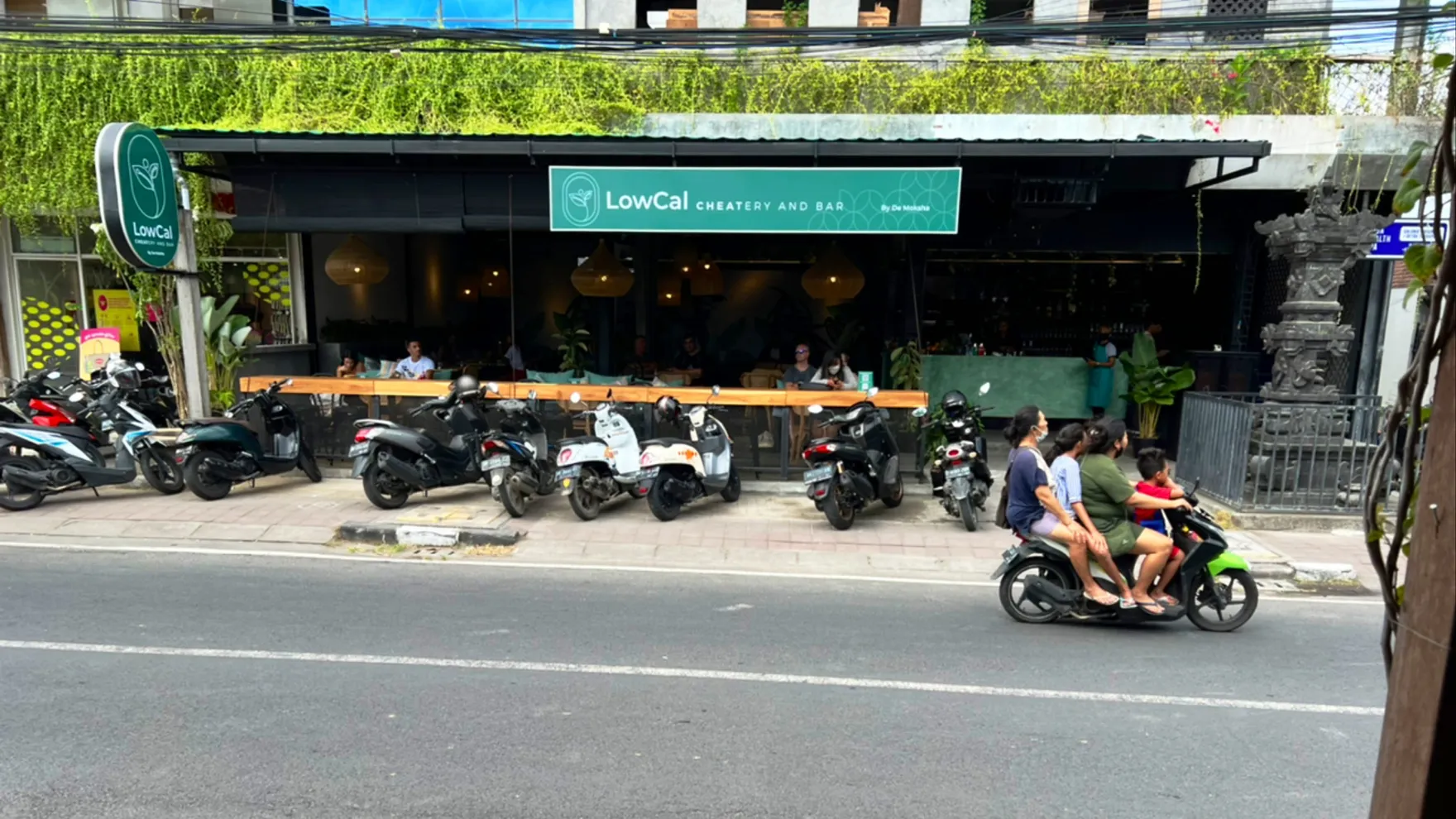 LowCal, Cheatery and Bar restaurant in Kabupaten Badung