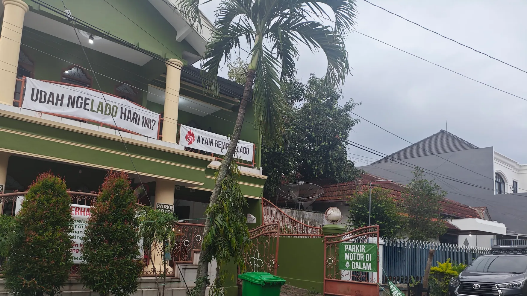 Ayam Rempah Lado Malang restaurant in Kota Malang