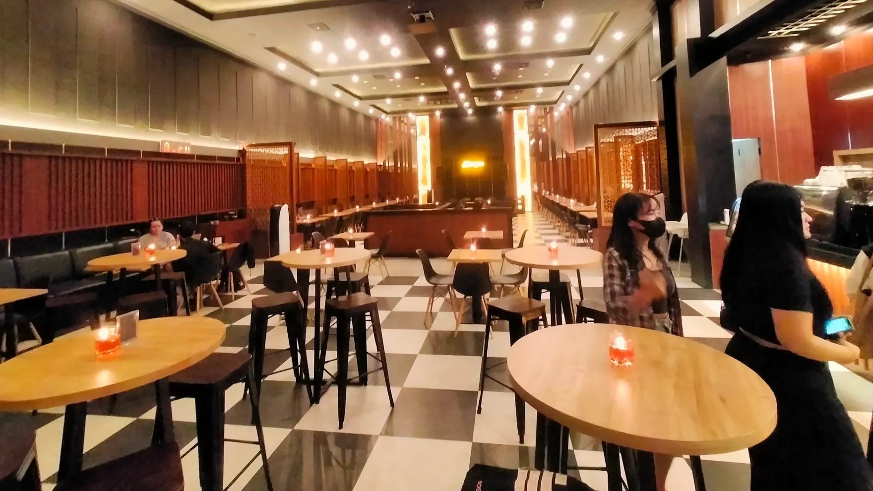 La Luna Space restaurant in Kota Malang