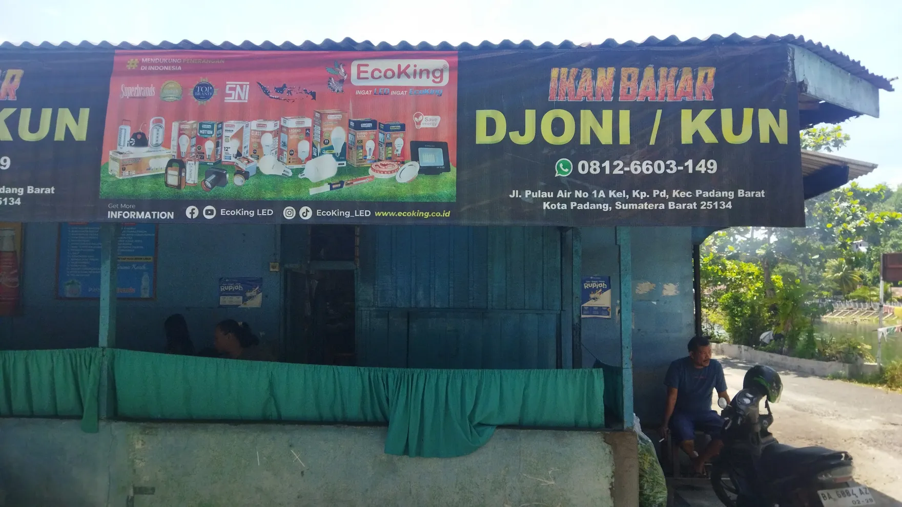 Djoni/kun Grilled Fish restaurant in Kota Padang