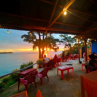 Nadine cafe restaurant