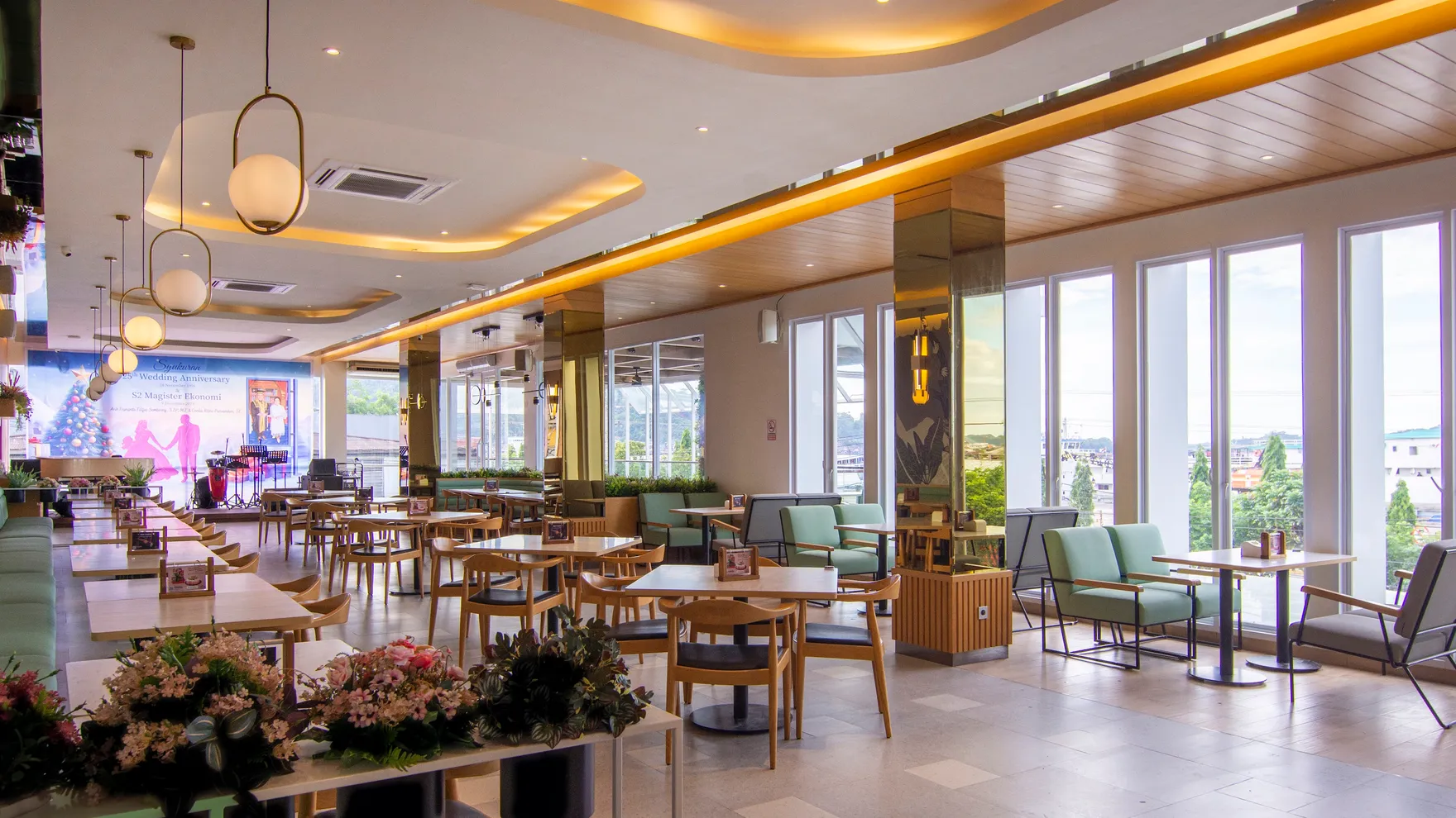 DECAFE Resto, Pastry & Bakery Samarinda restaurant in Kota Samarinda