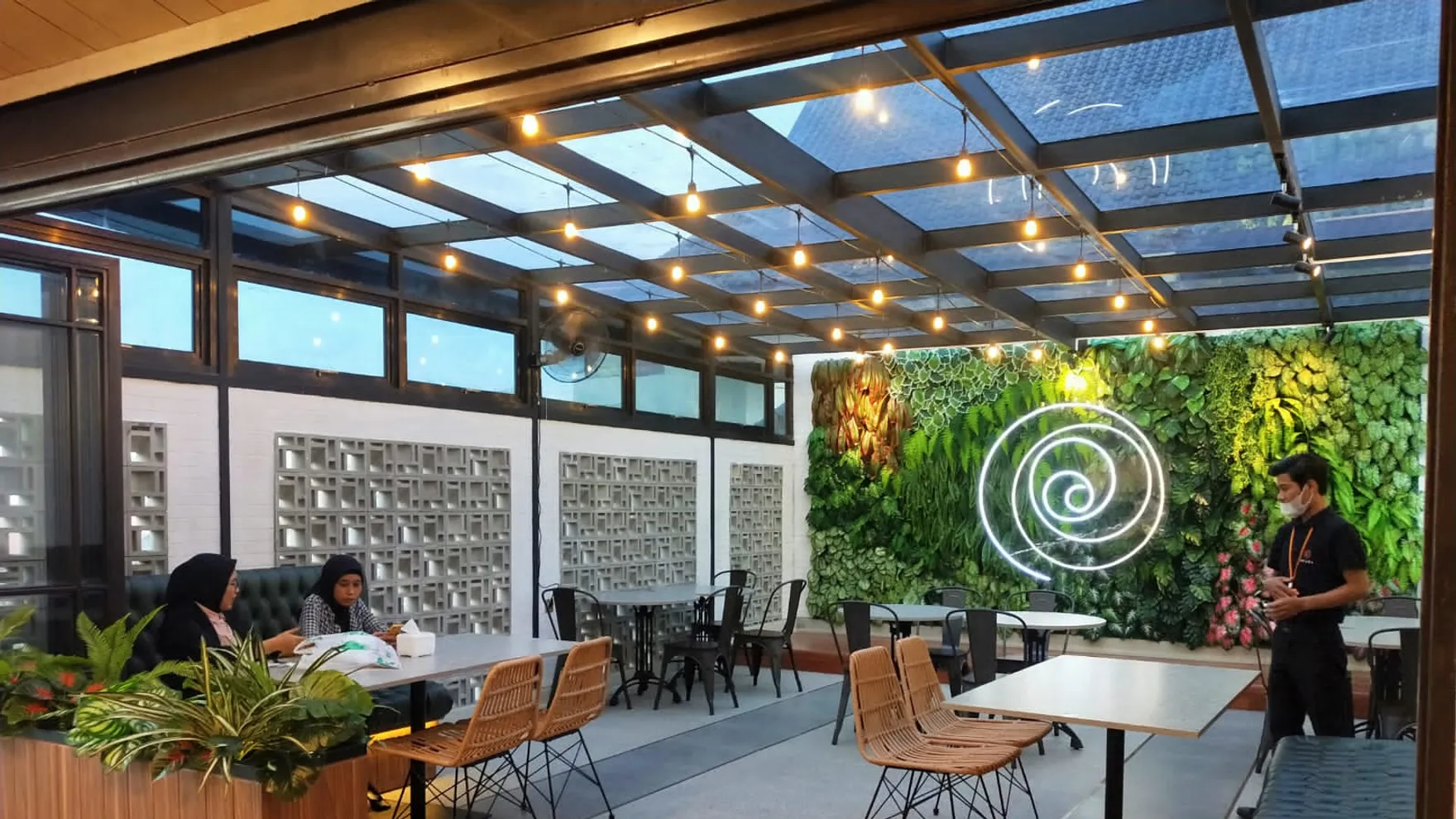 MOEARA Eatery and Hub restaurant in Kota Samarinda
