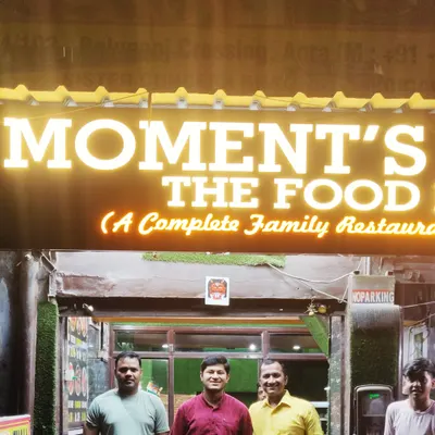 Moment's the food hub, A Complete family restaurant restaurant