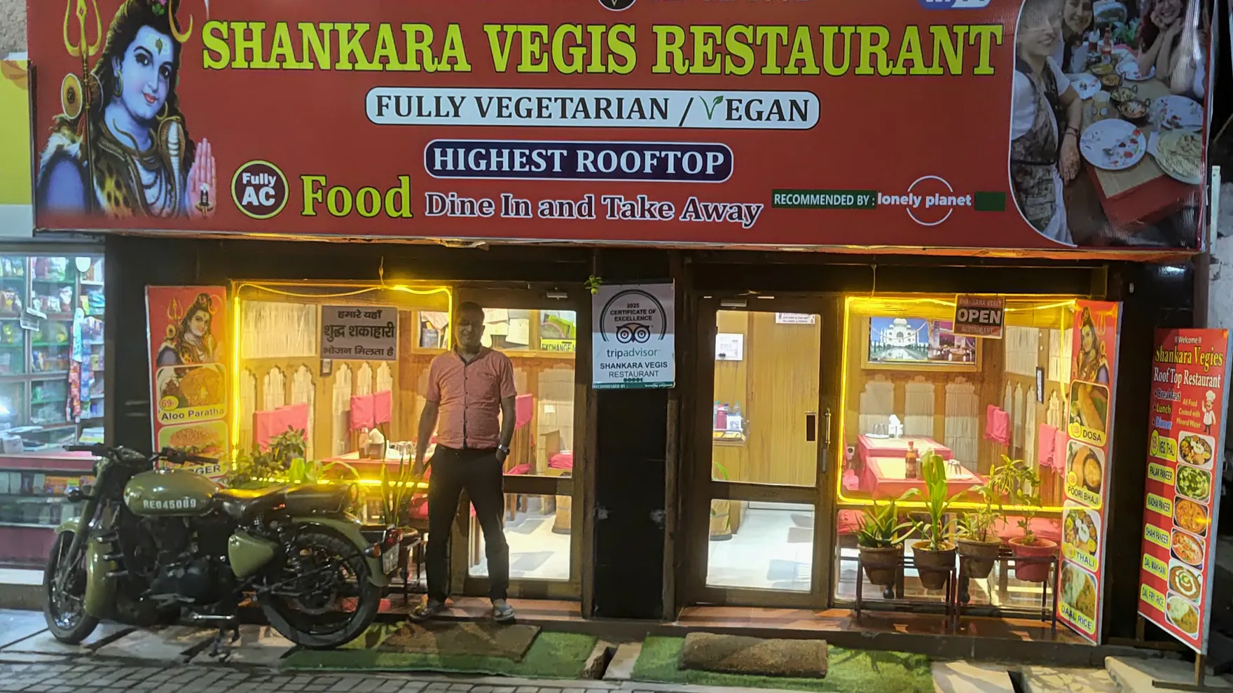 Shankara Vegis Restaurant with 360° Rooftop Taj View restaurant in Agra