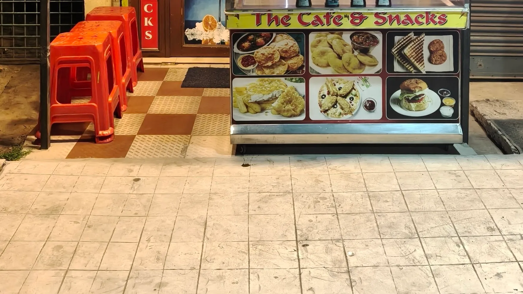 THE CAFE & SNACKS restaurant in Barasat