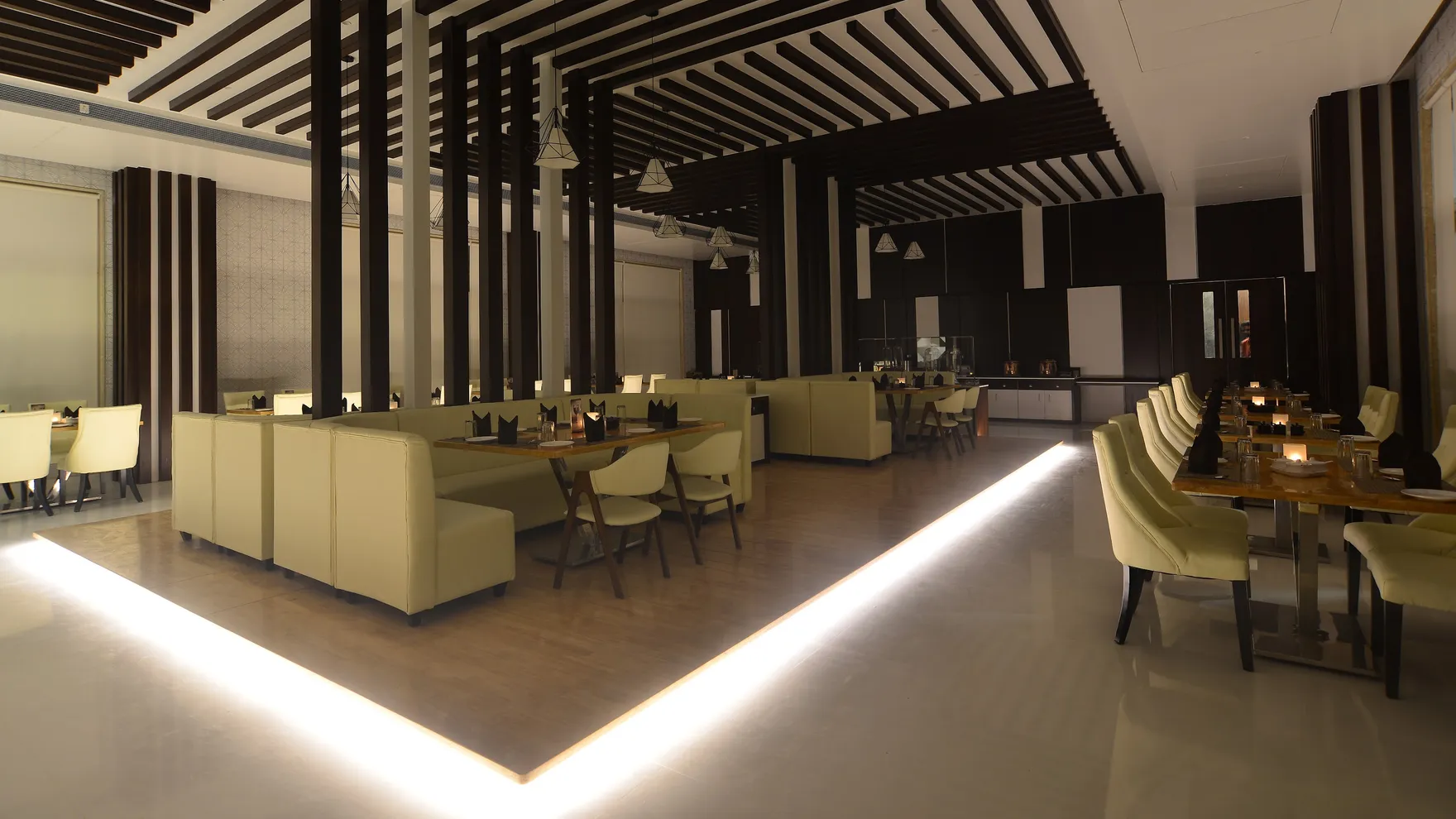Oregano Multi Cusine Restaurant restaurant in Dhule
