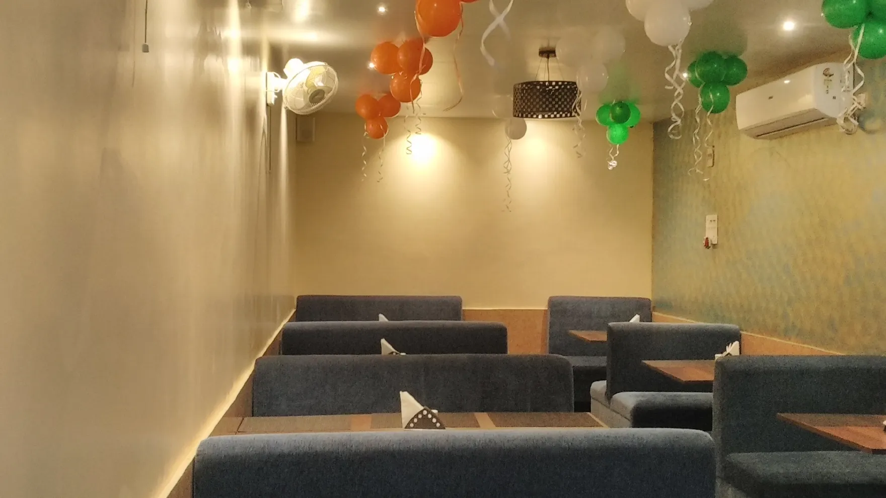 One by One restaurant in Howrah