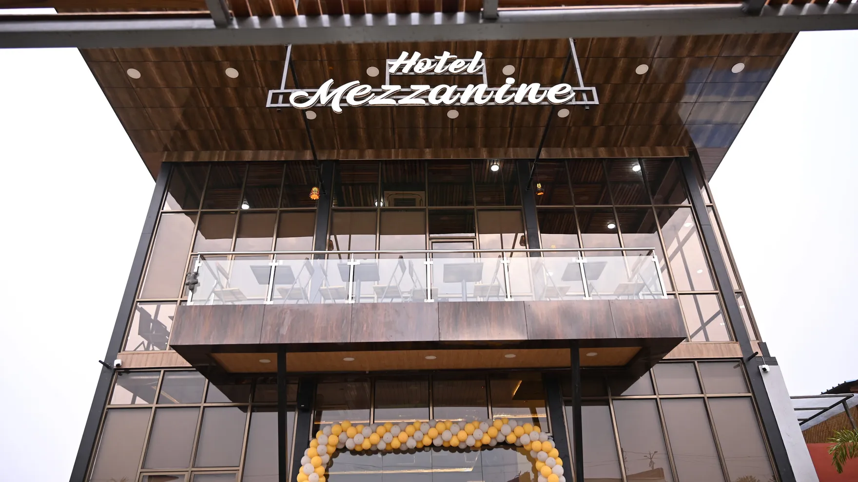 Hotel Mezzanine restaurant in Solapur