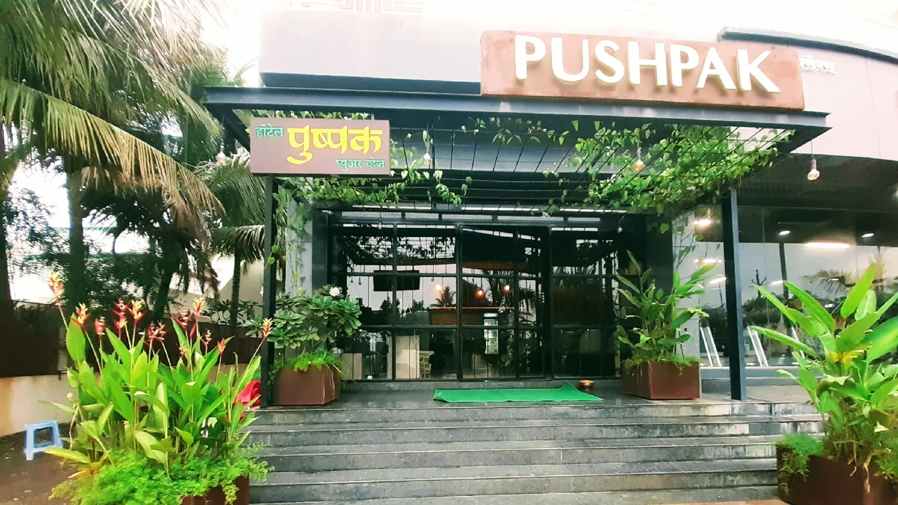 Pushpak pure veg restaurant in Solapur