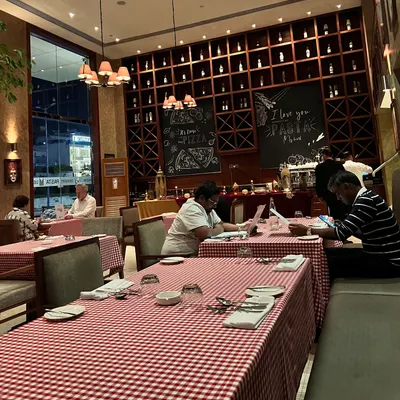 Salute restaurant