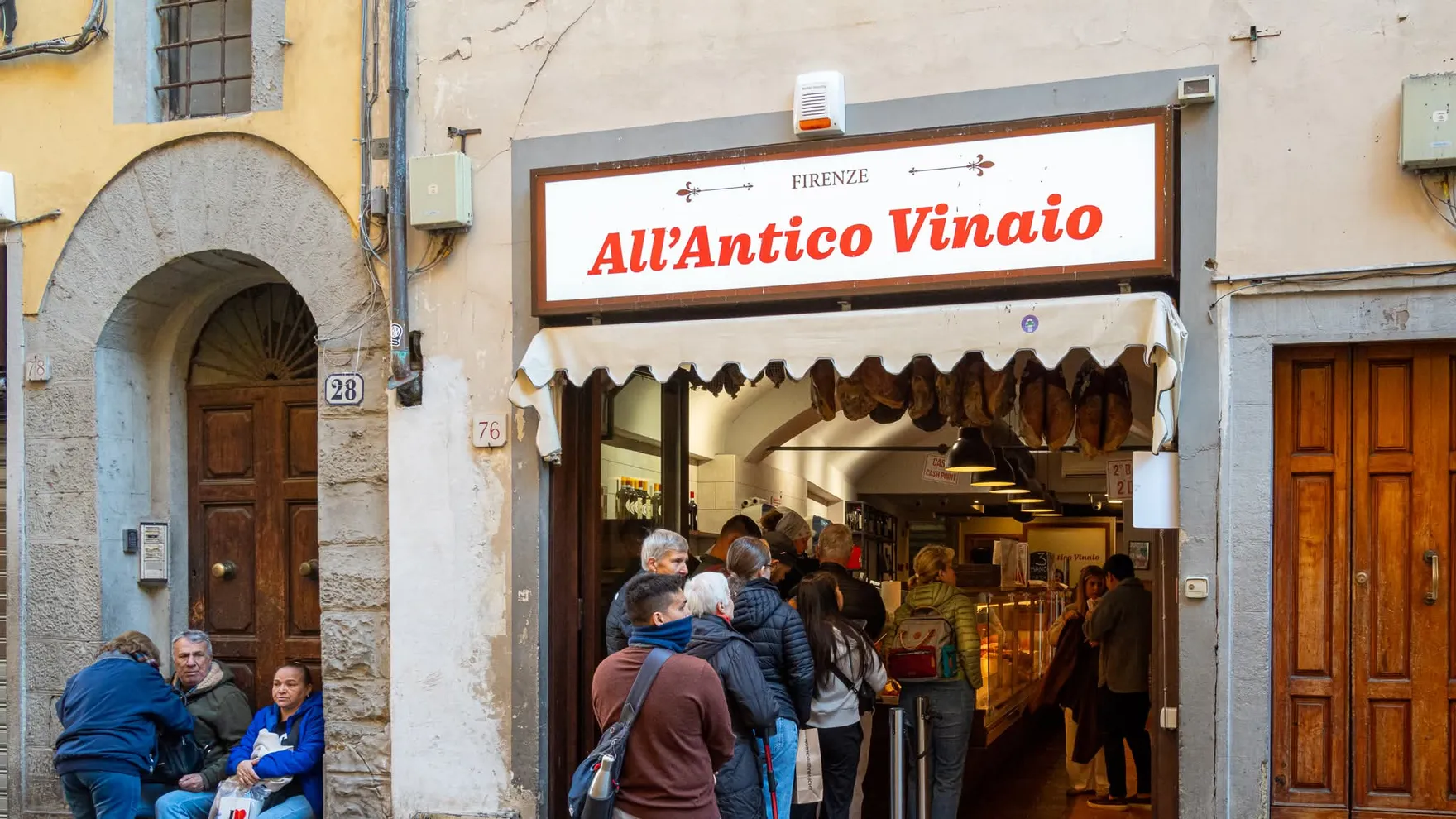 All'Antico Vinaio restaurant in 65